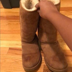 GENTLY USED UGGS